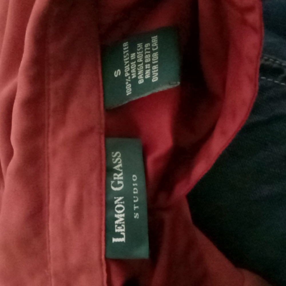 Button down - Picture 3 of 3